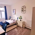 Short Stays At Barking Road